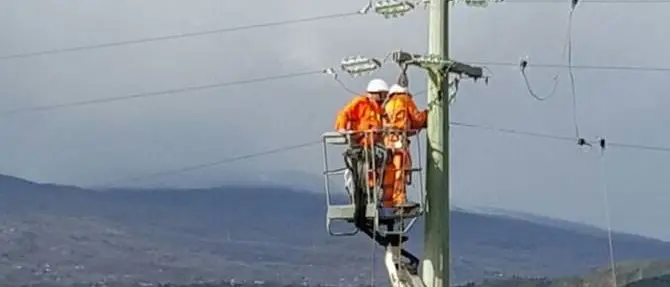 Maltempo: disservizi alla rete elettrica, 60 squadre impegnate