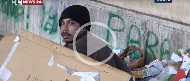 Da tre mesi vive per strada a Vibo, l’appello di Assan: «Voglio tornare a casa» (VIDEO)