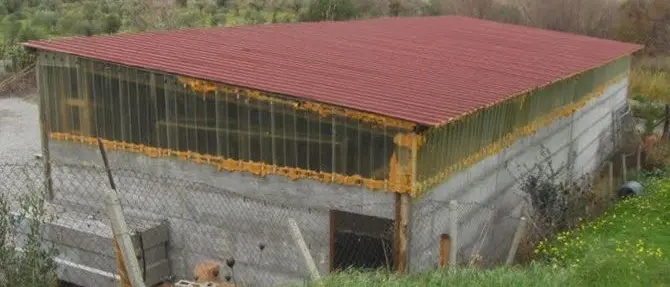 Sequestrato capannone abusivo a Strongoli