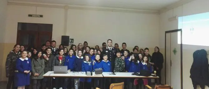 Catanzaro, bullismo: i carabinieri spiegano le insidie ai giovani