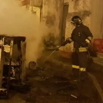 Mammola, a fuoco moto ape