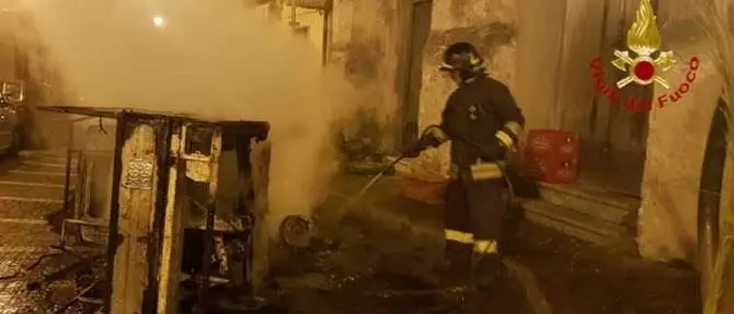 Mammola, a fuoco moto ape