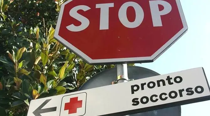 Botte da orbi al pronto soccorso di Cosenza