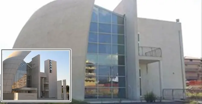 Il nuovo teatro di Locri “uguale” a una famosa chiesa romana? (VIDEO)