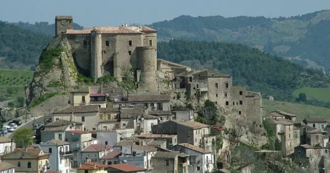 Turismo e accoglienza, Oriolo e Taverna tra i borghi “eccellenti” d’Italia