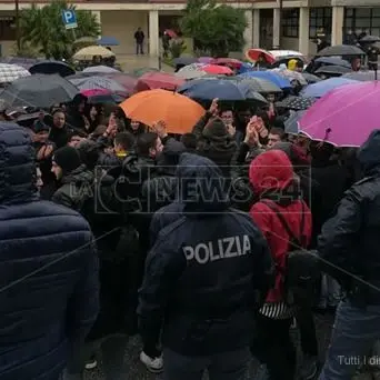 Lamezia, in centinaia in strada per dire no alla chiusura degli impianti sportivi