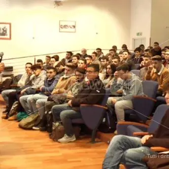 Opportunità di lavoro nell'Esercito, incontro con gli studenti a Catanzaro