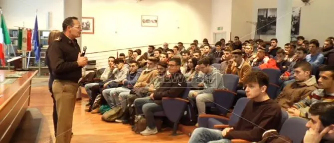 Opportunità di lavoro nell'Esercito, incontro con gli studenti a Catanzaro