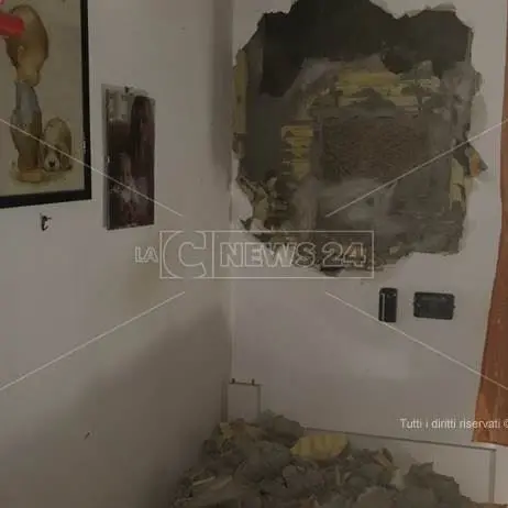 Sant’Andrea sullo Ionio, anziano picchiato e rapinato in casa