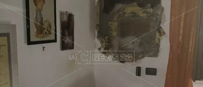 Sant’Andrea sullo Ionio, anziano picchiato e rapinato in casa