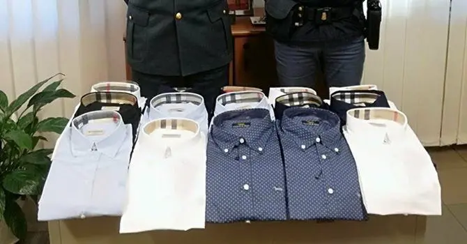 Capi di abbigliamento contraffatti, una denuncia a Palmi