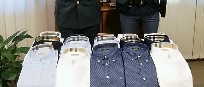 Capi di abbigliamento contraffatti, una denuncia a Palmi