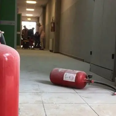 Vandali nella scuola di Arghillà, rubati pc