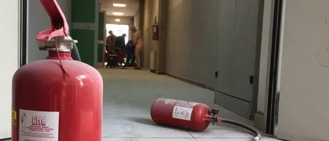 Vandali nella scuola di Arghillà, rubati pc