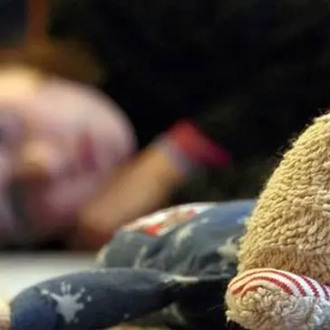 Bambina segregata e denutrita, arrestato un medico di Palmi