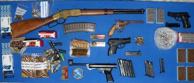Munizioni e armi clandestine, arrestata 60enne nel Reggino