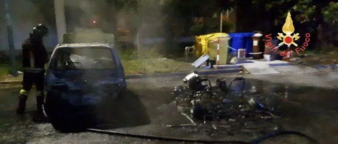 Catanzaro, incendio di due auto nella notte