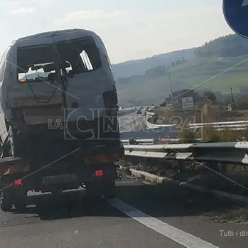 Catanzaro, incidente sulla statale 280: si contano 16 feriti