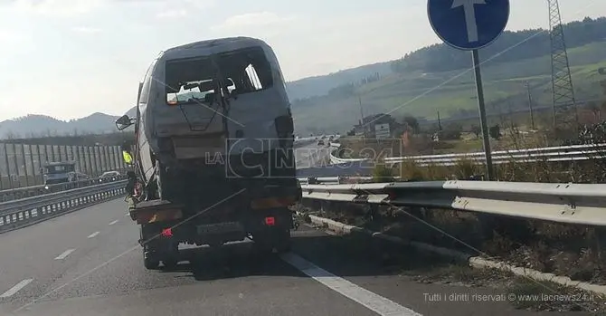 Catanzaro, incidente sulla statale 280: si contano 16 feriti