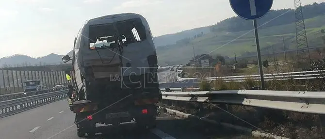 Catanzaro, incidente sulla statale 280: si contano 16 feriti