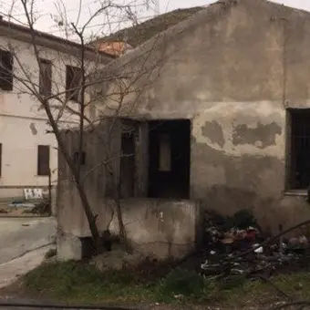 Botricello, in fiamme un'abitazione abbandondata