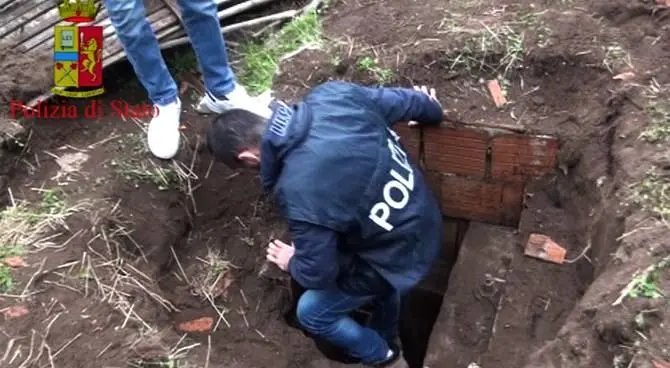 Un bunker della ‘ndrangheta scoperto nelle campagne di Rosarno (VIDEO)