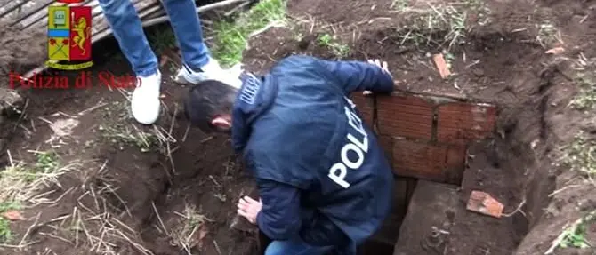 Un bunker della ‘ndrangheta scoperto nelle campagne di Rosarno (VIDEO)