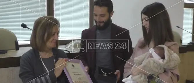 In occasione degli 80 anni di Crotone, la comunità accoglie la piccola Sofia