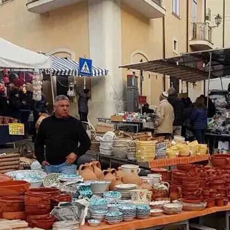 Lamezia, atti osceni in luogo pubblico: 37enne salvato dal linciaggio e denunciato