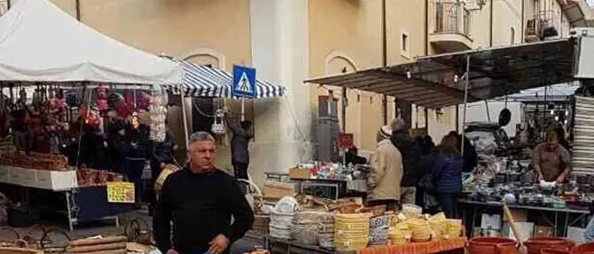 Lamezia, atti osceni in luogo pubblico: 37enne salvato dal linciaggio e denunciato