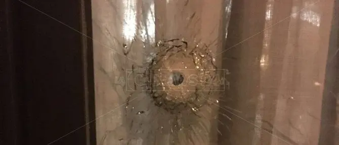 Marina di Gioiosa, spari contro il pub affollato. Un testimone: «Momenti di terrore» (VIDEO)