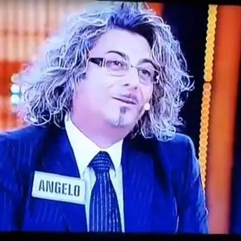 Cofone “Frosparo” da Bonolis: il protagonista del comizio virale di Acri ad Avanti un altro! (VIDEO)