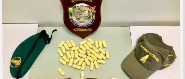 In viaggio con mezzo chilo di droga, pakistano arrestato a Sibari