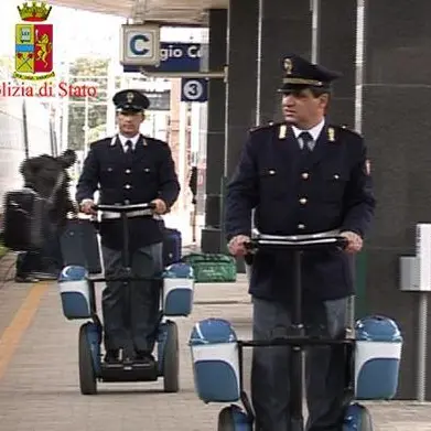 Va all’estero per sottrarsi all’arresto, fermato