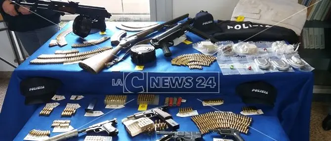 Cosenza, scoperto arsenale in un seminterrato in Via Popilia (VIDEO)