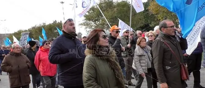 «L'Aeroporto di Crotone vuole volare»: manifestazione davanti alla Sacal