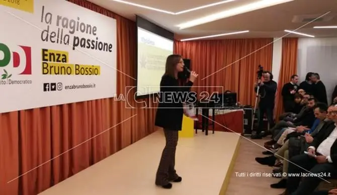 Verso le politiche, bagno di folla per Enza Bruno Bossio (VIDEO)