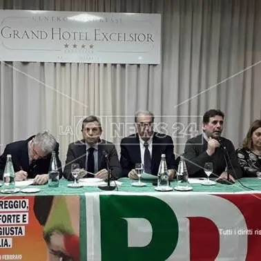 Il Pd presenta i candidati a Reggio, ma di reggini al tavolo neanche l'ombra. Psicodramma in riva allo Stretto