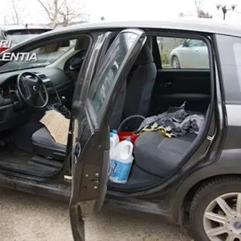 Serra San Bruno, tenta di far esplodere l’auto per distruggere il negozio del figlio: fermato (VIDEO)