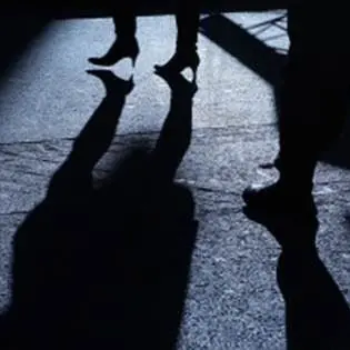 Botte, insulti e minacce di morte alla ex fidanzata, arrestato