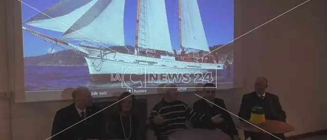 Attracca a Crotone il museo navigante della goletta Oloferne