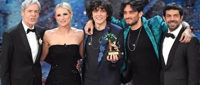 A Sanremo trionfa il cantautore di origini vibonesi Fabrizio Moro (VIDEO)