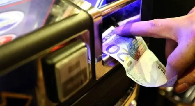 Slot machine irregolari nel bar, inflitta multa da 60 mila euro