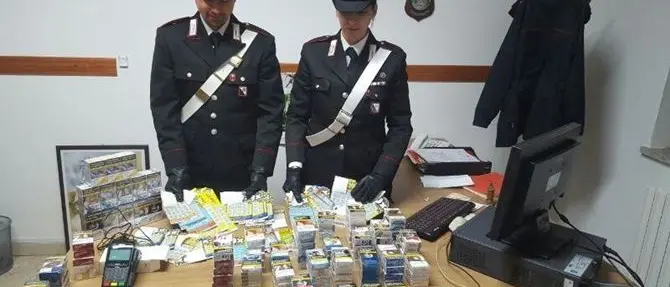 Ruba in una tabaccheria a Isola Capo Rizzuto: arrestato