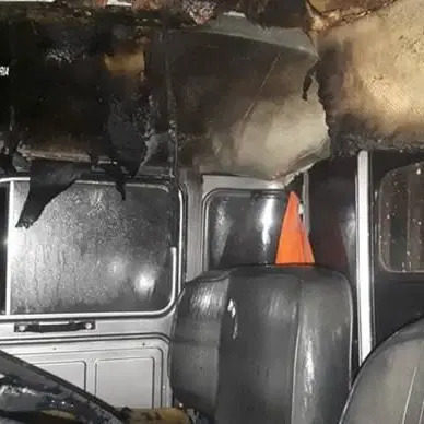 Incendiato un autocarro a Locri, denunciato 32enne