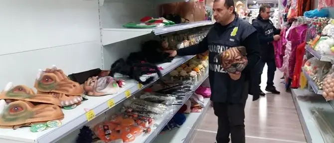 Paola, maxi sequestro di prodotti pericolosi per la salute