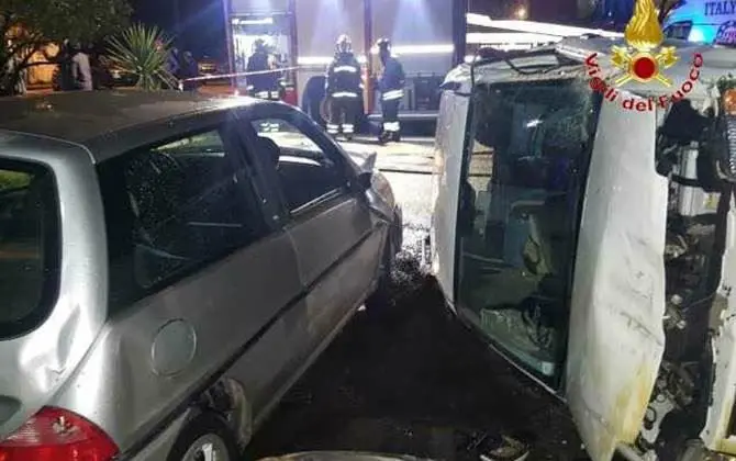 Auto sbanda nel Reggino, muore 28enne