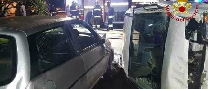 Auto sbanda nel Reggino, muore 28enne