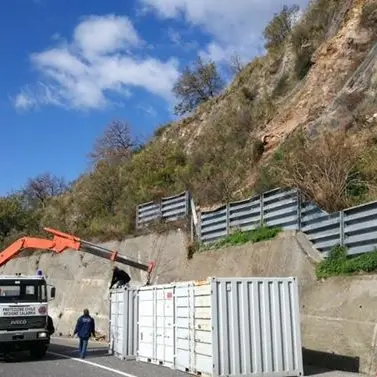 Frana sulla Cosenza-Paola: sistema dei trasporti in tilt per ore