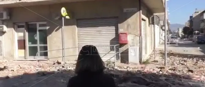 Uccisa dal crollo di un balcone, la figlia: «Per mia madre ancora nessuna giustizia» (VIDEO)